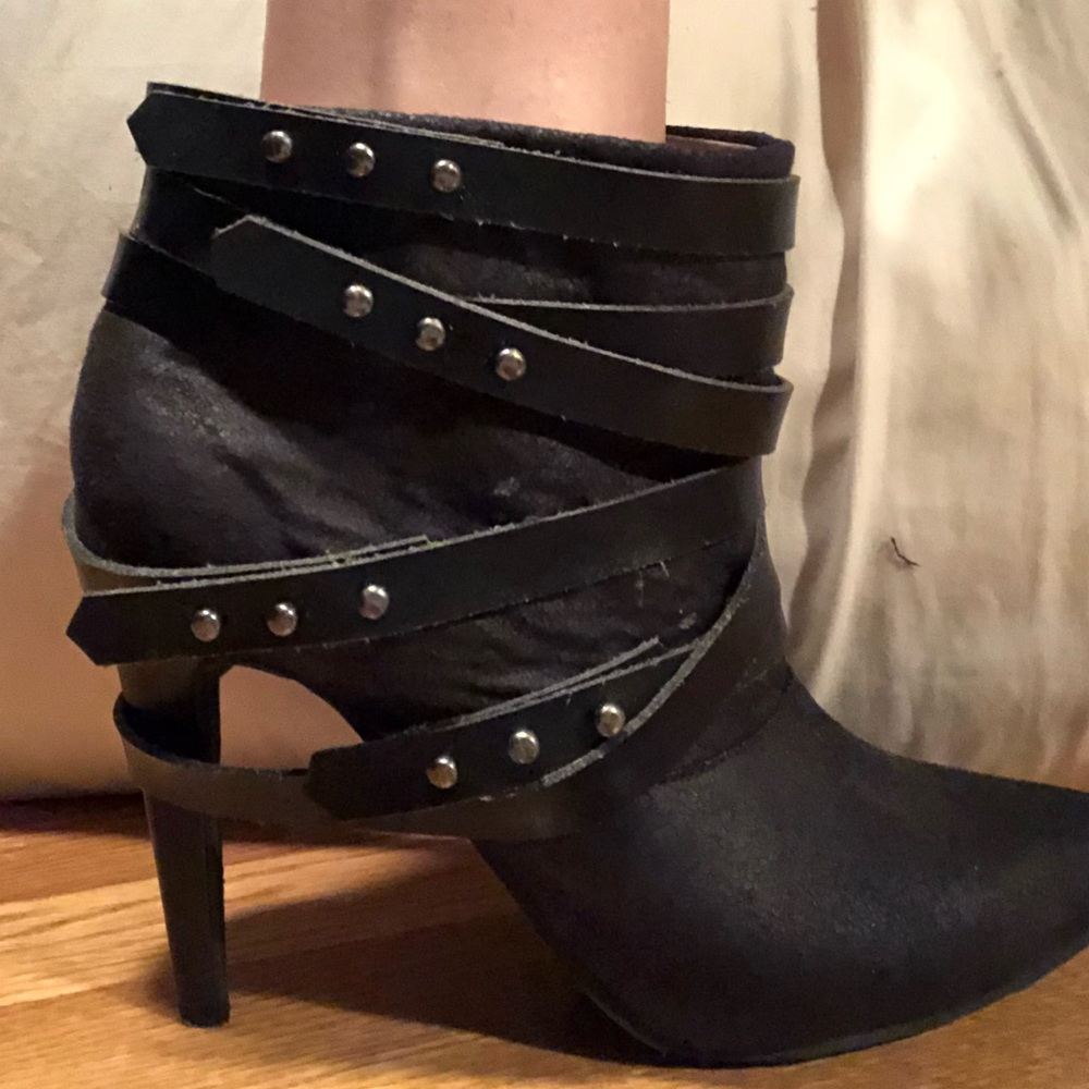 8.5 Black Leather Strap Wrapped Booties